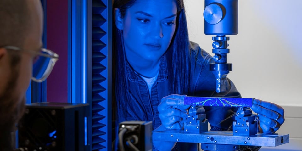 ARAMIS 1 Digital Image Correlation bending test performed by Trilion engineers