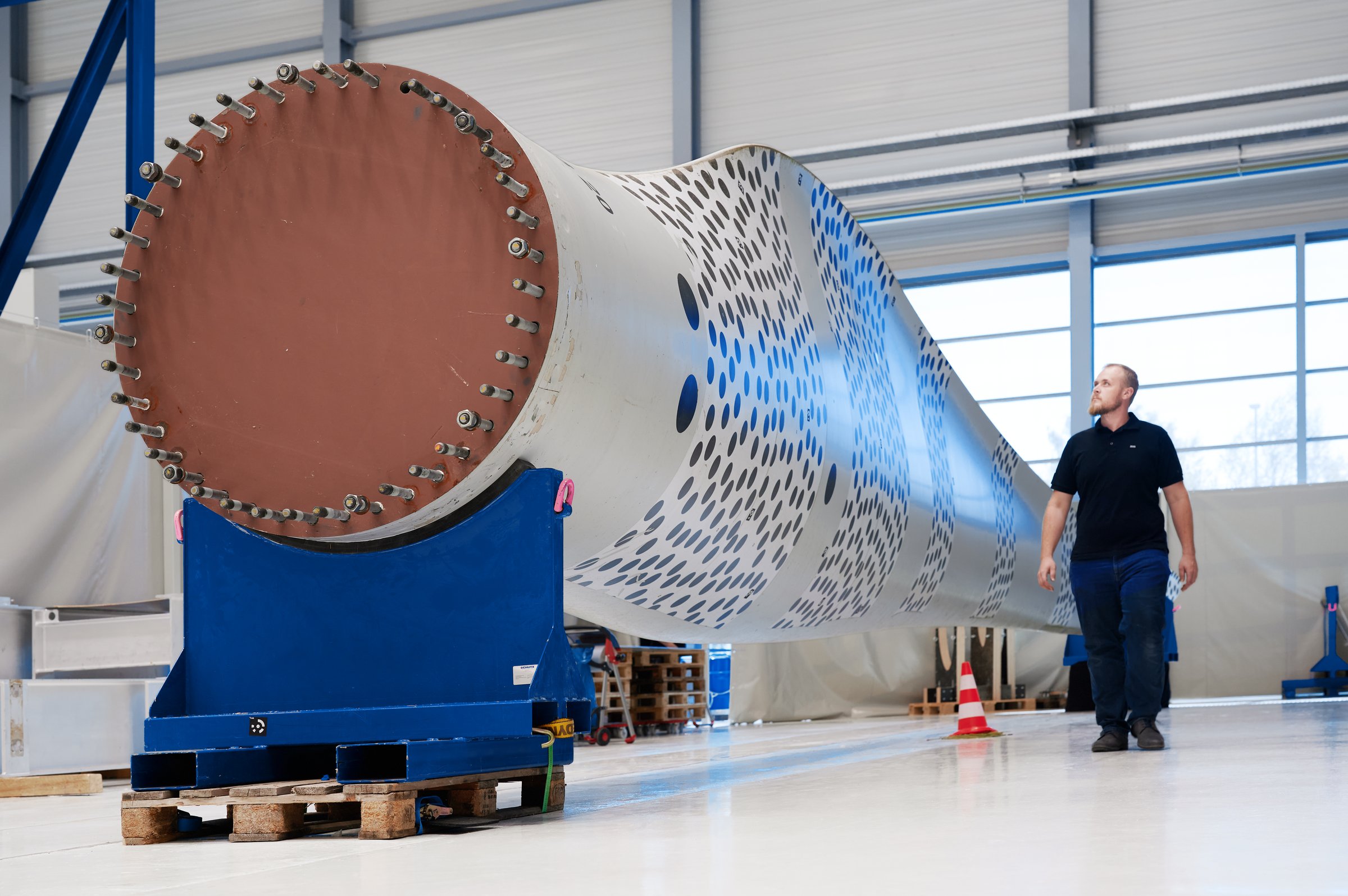 Wind turbine blade root segment covered in Blue Tracking Spots for photogrammetry measurement at the DLR wind energy test facility.