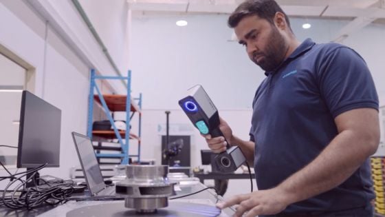 Man using T-SCAN hawk 2 on metal part